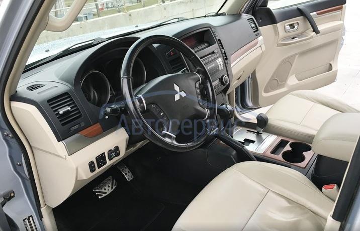 светлый салон Митсубиси