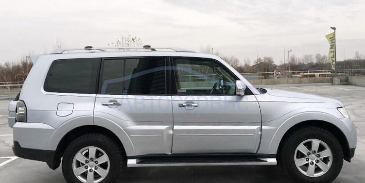 серый Паджеро сбоку