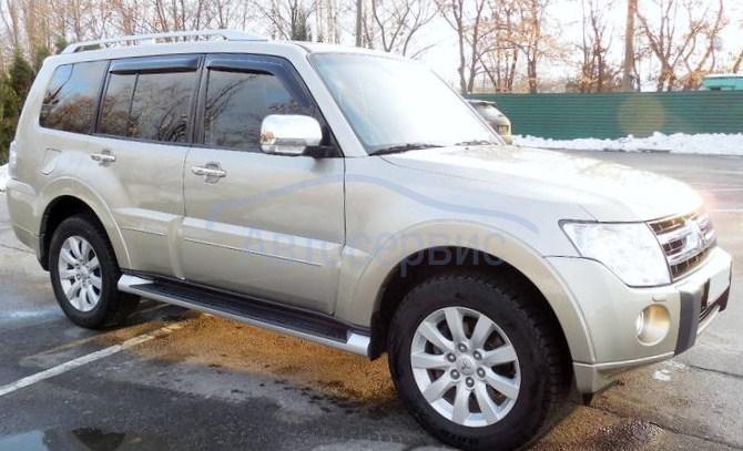 серый Мицубиси Паджеро