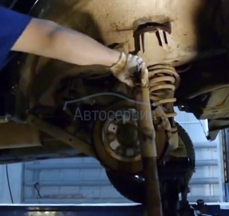 демонтаж старого амортизатора