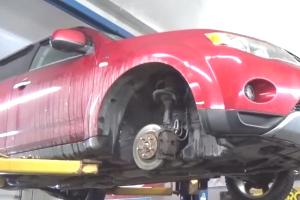 красный Аутлендер на СТО